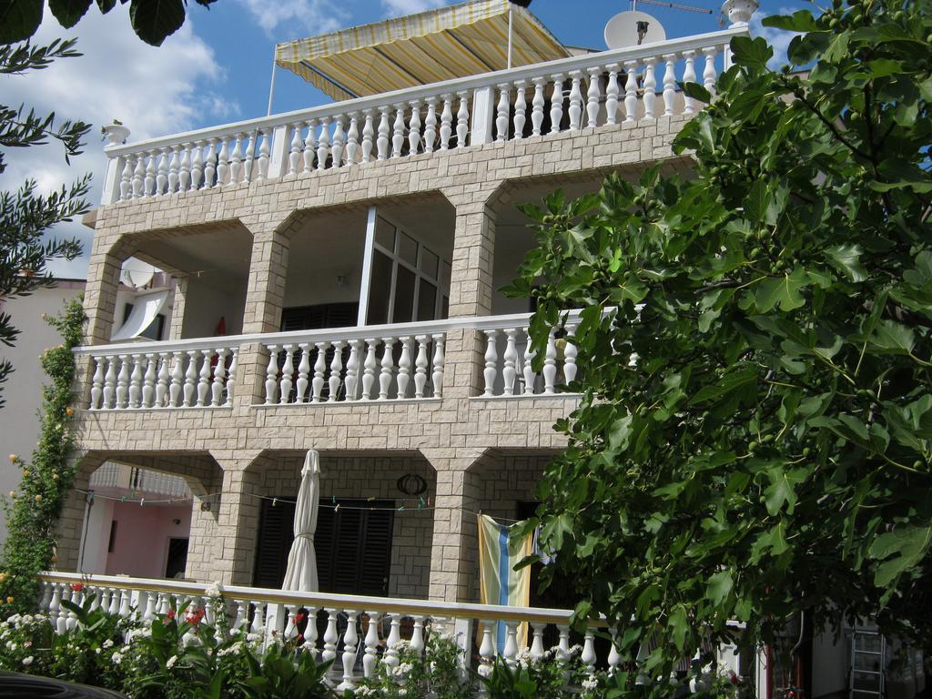 Apartments Nestor Tribunj  Bagian luar foto